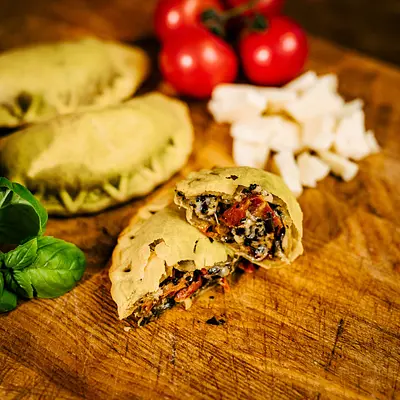 Caprese (Tomato, Mozarella & Basil) (V)