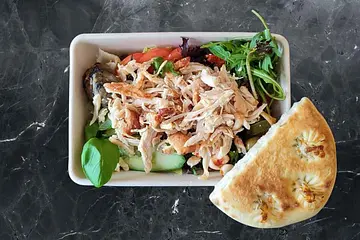 68. Insalata mista con pollo